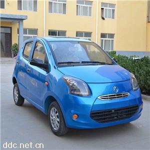  四轮全封闭代步车